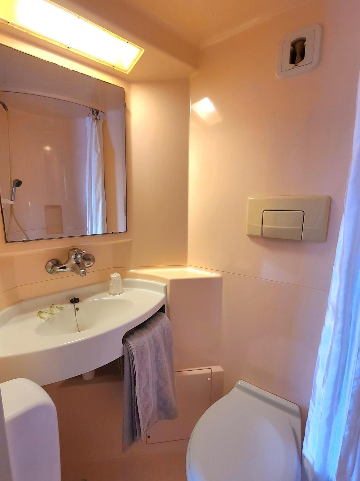 เปอตี เดฌ-โฮเต็ล รูอ็อง Hotel Saint-Etienne-du-Rouvray ภายนอก รูปภาพ